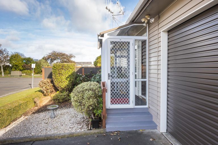 Photo of property in 46 Abraham Crescent, Milson, Palmerston North, 4414