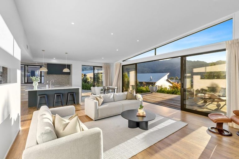 Photo of property in 41 Farrant Drive, Wanaka, 9305
