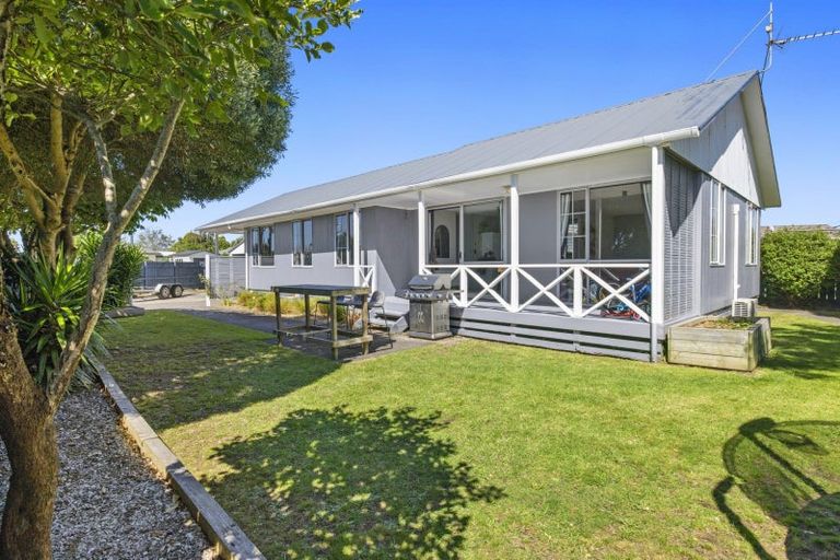 Photo of property in 1 Belray Place, Papamoa Beach, Papamoa, 3118