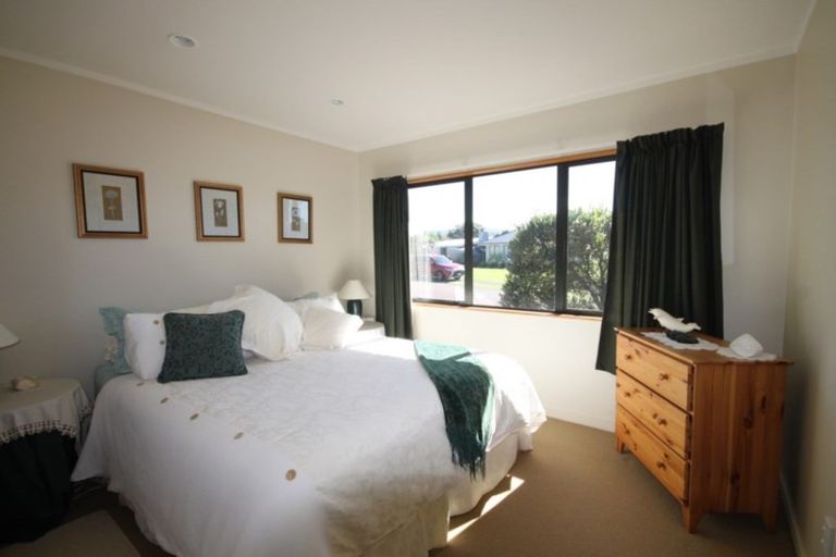 Photo of property in 37 Holland Close, Pauanui, Hikuai, 3579