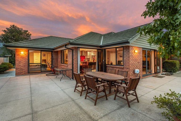 Photo of property in 10 Mokihi Gardens, Hillmorton, Christchurch, 8024