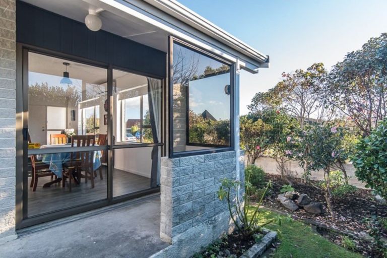 Photo of property in 34a Rewarewa Crescent, Waikanae, 5036
