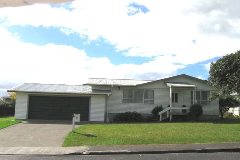 Photo of property in 22 Ozich Avenue, Te Atatu South, Auckland, 0610