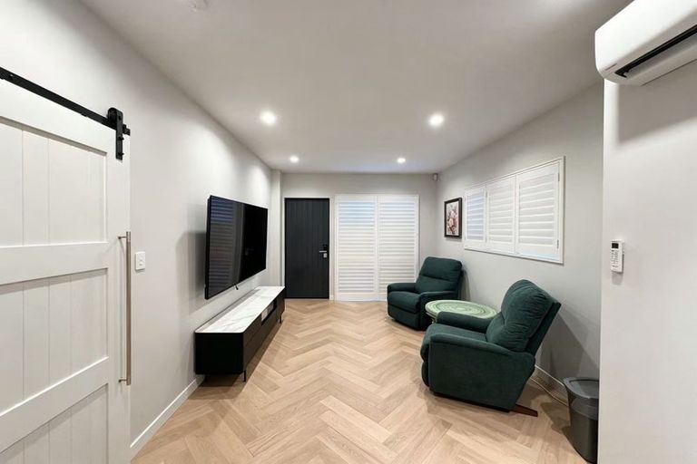 Photo of property in 95a Oreil Avenue, West Harbour, Auckland, 0618