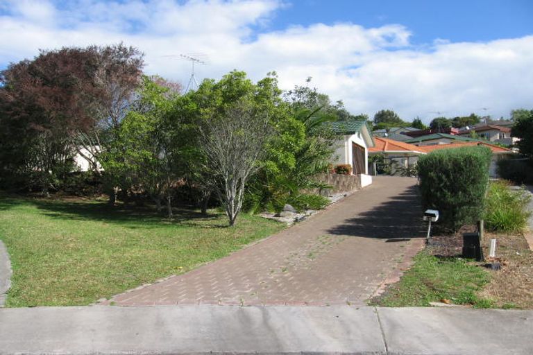 Photo of property in 15 Thornbill Rise, Unsworth Heights, Auckland, 0632