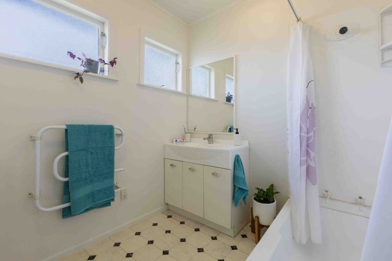 Photo of property in 11 Otatara Road, Taradale, Napier, 4112