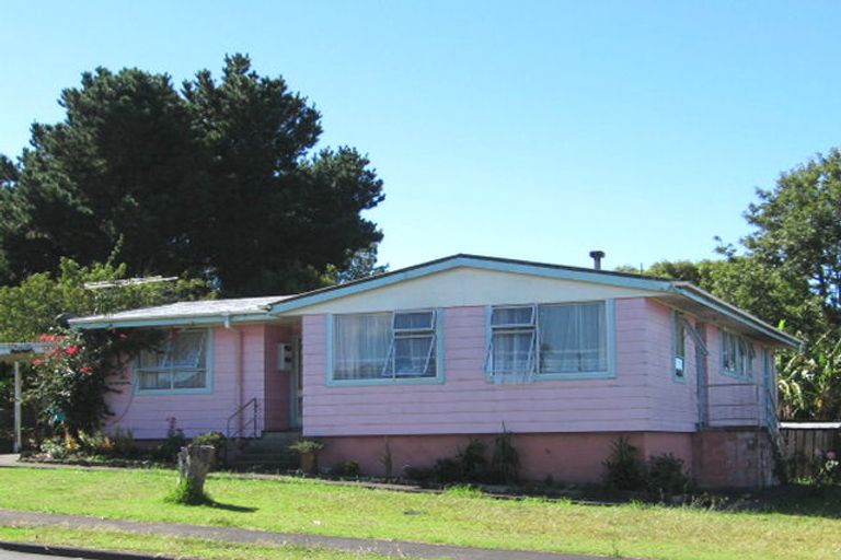 Photo of property in 20 Holmes Drive, West Harbour, Auckland, 0618