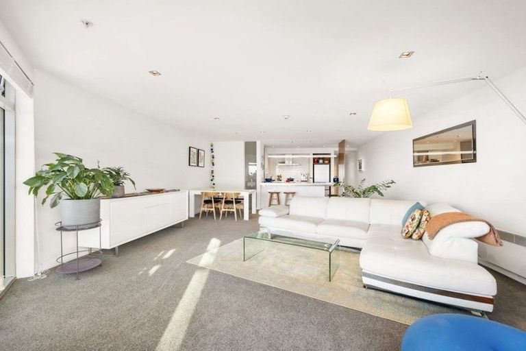 Photo of property in Piermont Apartments, 6e/82 Cable Street, Te Aro, Wellington, 6011