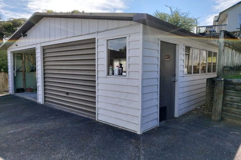 Photo of property in 11 Emirau Place, Glenfield, Auckland, 0629