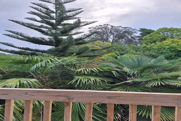 Photo of property in 39 Chaucer Road, Hospital Hill, Napier, 4110