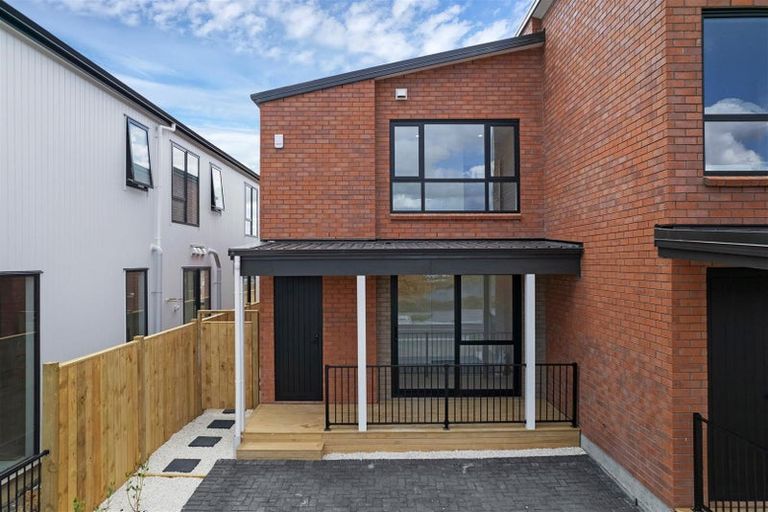 Photo of property in 12 Waimarie Drive, Karaka, 2578