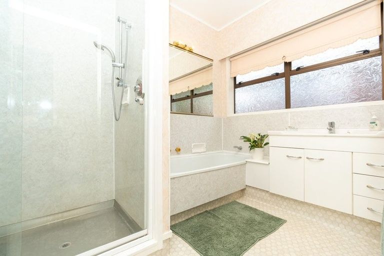 Photo of property in 51 Resthill Crescent, Glenview, Hamilton, 3206