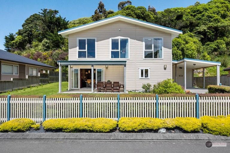 Photo of property in 5 Aran More Place, Belmont, Lower Hutt, 5010