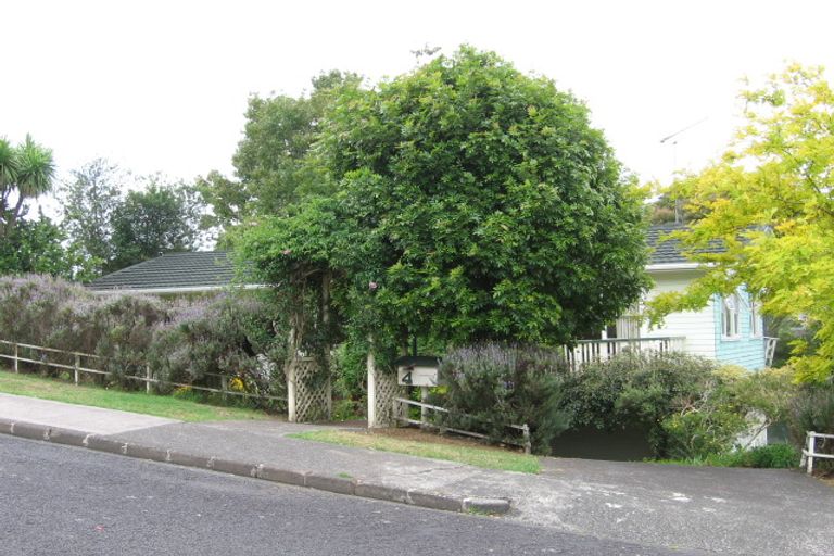 Photo of property in 4 Woodhams Street, Beach Haven, Auckland, 0626