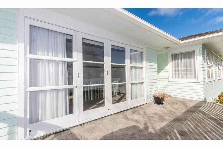 Photo of property in 24 Sunvue Road, Glen Eden, Auckland, 0602