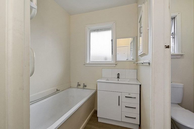 Photo of property in 1/5 Wentworth Street, Ilam, Christchurch, 8041