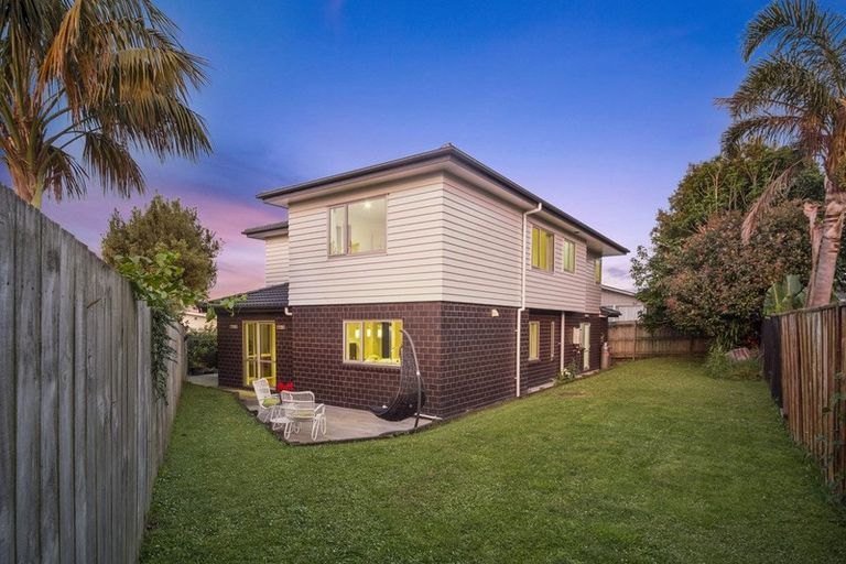 Photo of property in 32a Bodi Place, Te Atatu South, Auckland, 0610