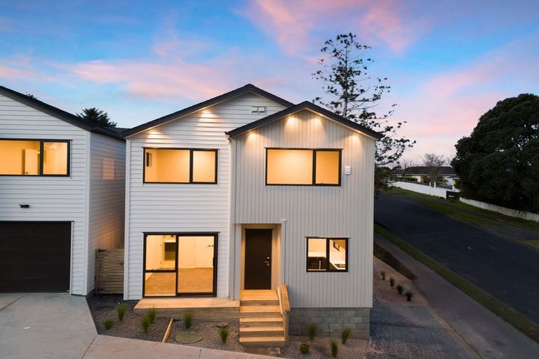 Photo of property in 5a Topliss Drive, Northcross, Auckland, 0632