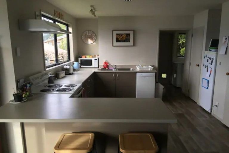 Photo of property in 8 Caples Place, Fernhill, Queenstown, 9300