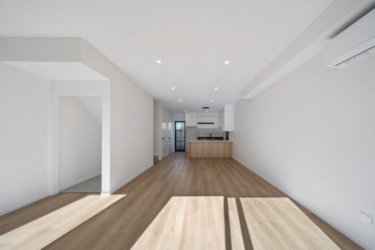 Photo of property in 10 Clendon Place, Manurewa, Auckland, 2102