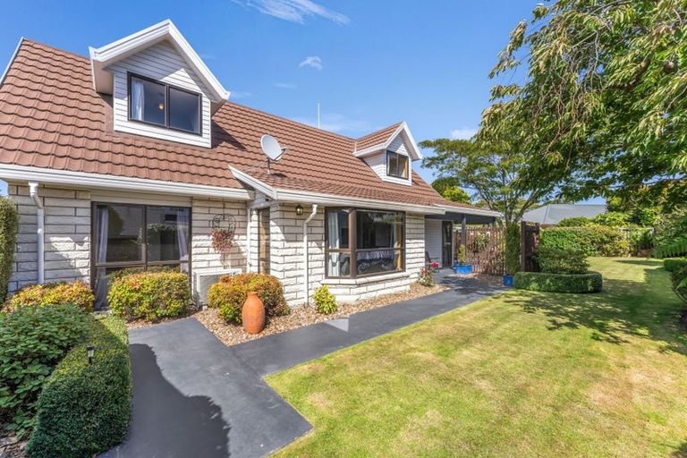 Photo of property in 10 Rowanwood Close, Halswell, Christchurch, 8025