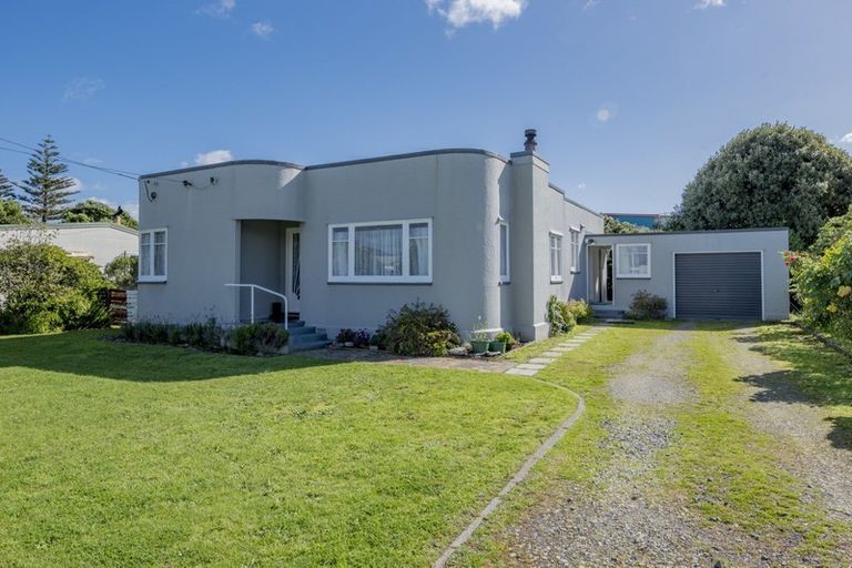 Photo of property in 61 Moana Street, Otaki Beach, Otaki, 5512