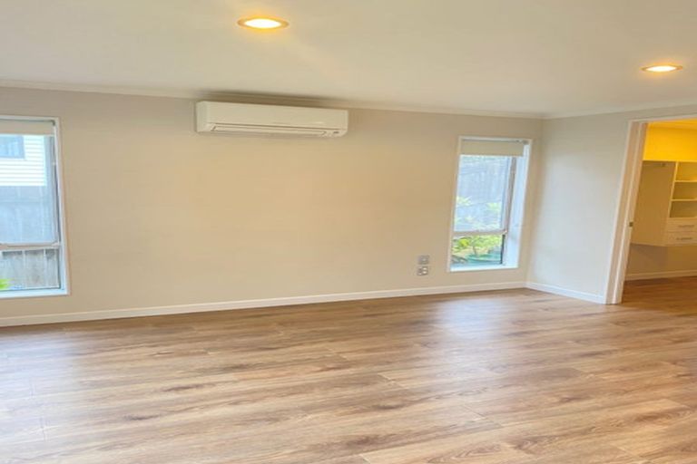 Photo of property in 40 Corricvale Way, Northcross, Auckland, 0630