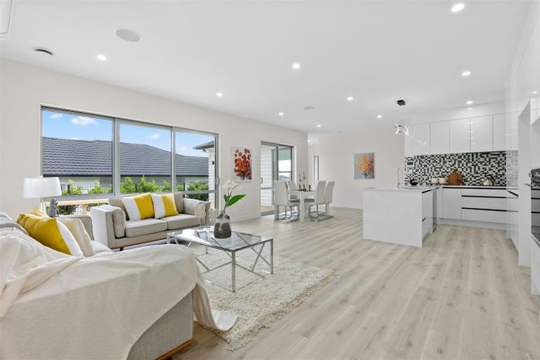 Photo of property in 11 Captain Rings Drive, Papakura, 2110