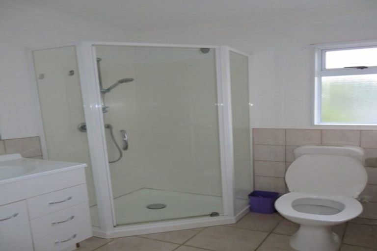 Photo of property in 1/33 Becroft Drive, Forrest Hill, Auckland, 0620