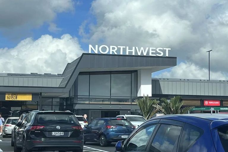 Photo of property in 1 Horokaka Street, Massey, Auckland, 0614