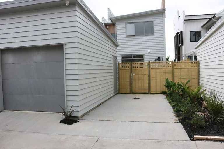 Photo of property in 94 Hobsonville Point Road, Hobsonville, Auckland, 0616