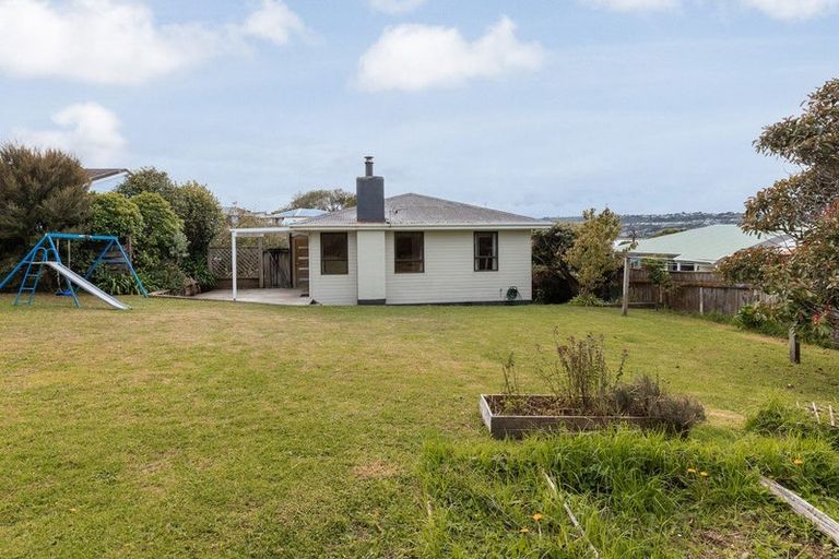 Photo of property in 124 Te Pene Avenue, Titahi Bay, Porirua, 5022
