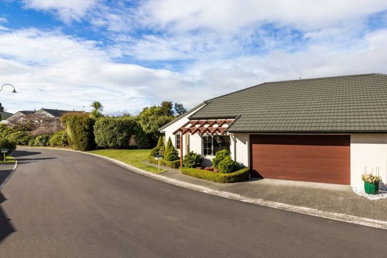 Photo of property in 45 Lakeridge Close, Rangatira Park, Taupo, 3330