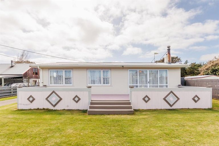 Photo of property in 1938 Parewanui Road, Parewanui, Bulls, 4894