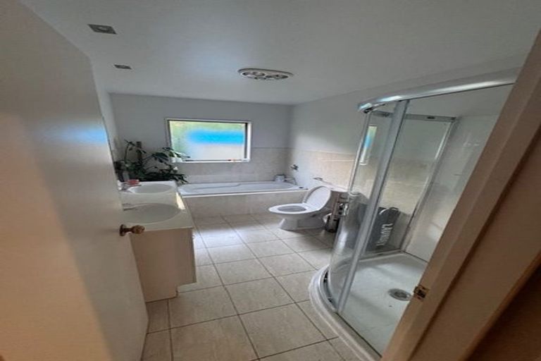 Photo of property in 28a Kingdale Road, Henderson, Auckland, 0610