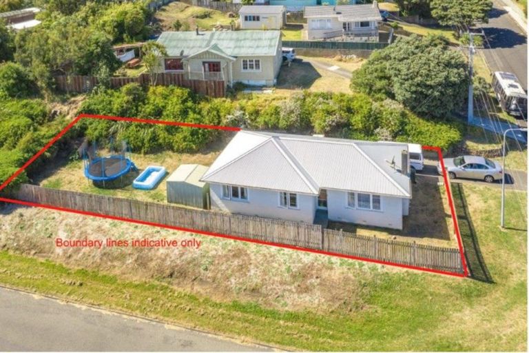 Photo of property in 5 Karewa Street, Castlecliff, Whanganui, 4501
