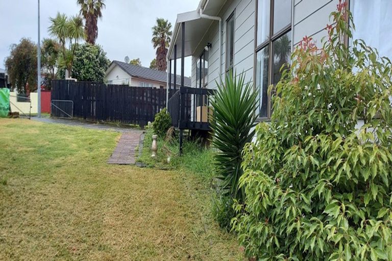 Photo of property in 5 Iris Place, Clendon Park, Auckland, 2103