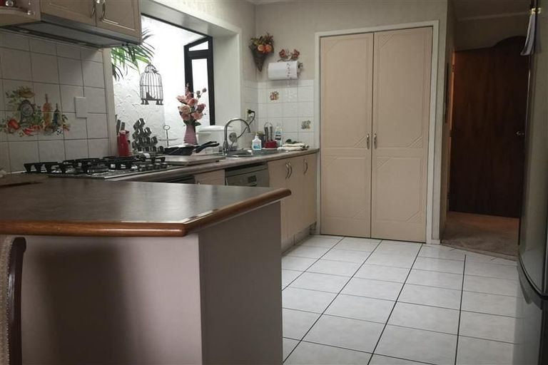 Photo of property in 1/47 Edmonton Road, Henderson, Auckland, 0612
