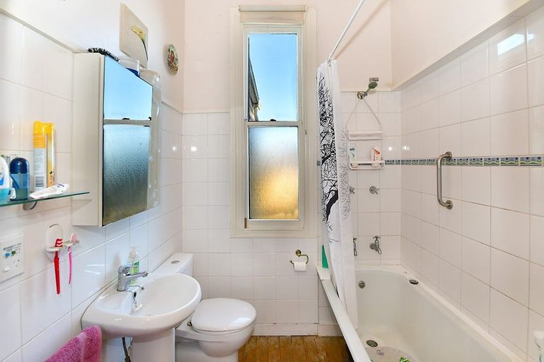 Photo of property in 45 Karaka Street, Helensville, 0800