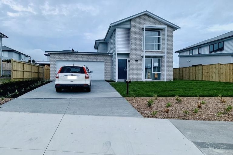 Photo of property in 14 Onekura Street, Red Beach, 0932