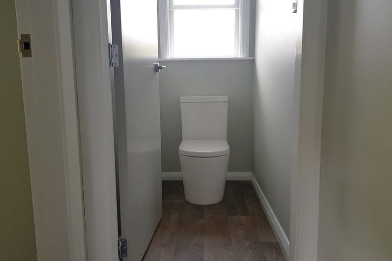 Photo of property in 98 Melbourne Road, Island Bay, Wellington, 6023