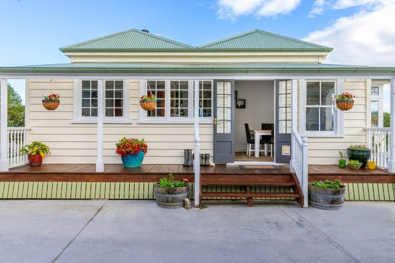 Photo of property in 73 Ranganui Road, Kaiwaka, 0573