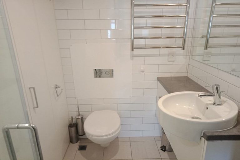 Photo of property in The Capital, 13/370 Oriental Parade, Oriental Bay, Wellington, 6011