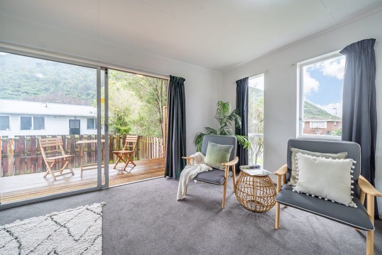 Photo of property in 37 Tacoma Drive, Totara Park, Upper Hutt, 5018