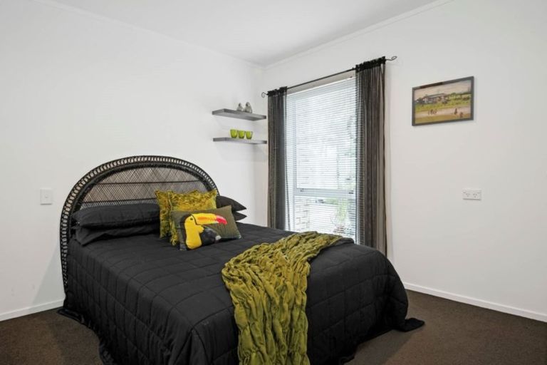 Photo of property in 6 Lushington Place, Huntington Park, Auckland, 2013