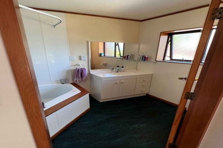 Photo of property in 8 Pukerua Beach Road, Pukerua Bay, 5026