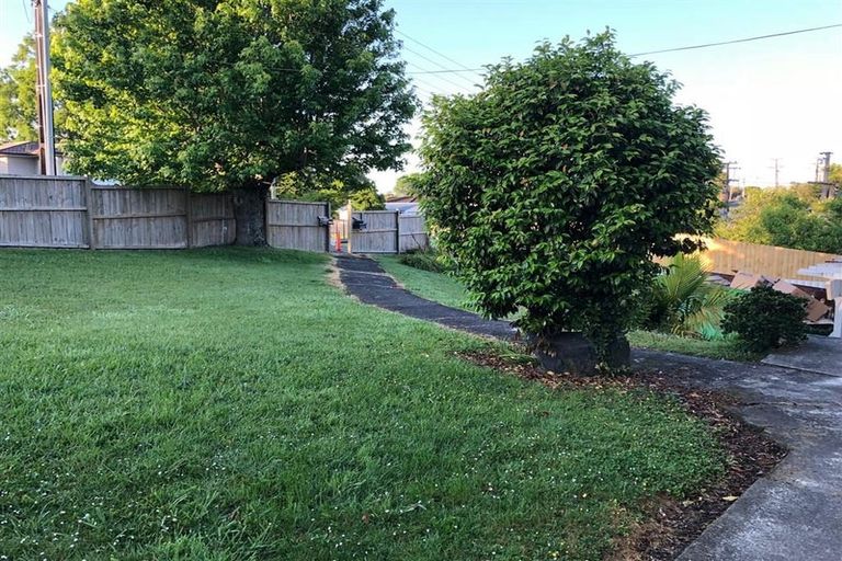 Photo of property in 28 Halver Road, Hillpark, Auckland, 2102