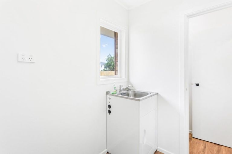 Photo of property in 16 Serjeant Street, Henderson, Auckland, 0612