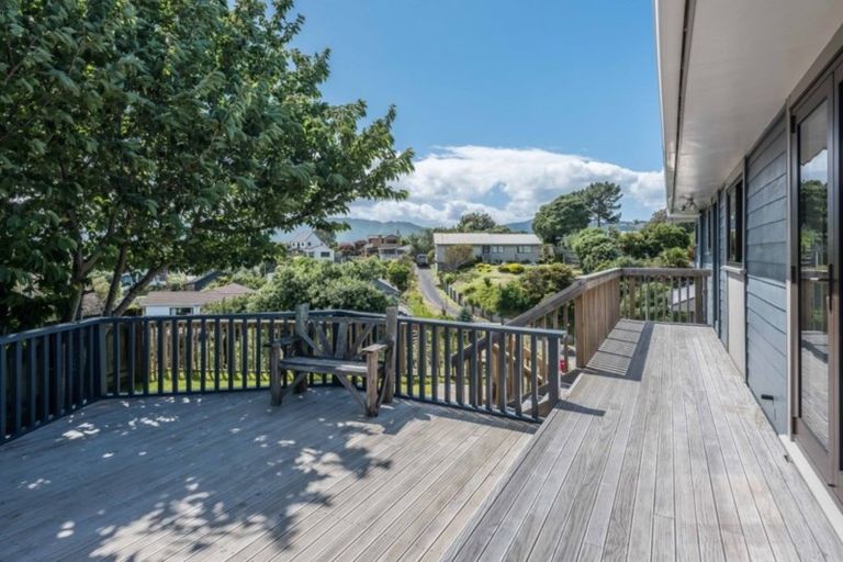 Photo of property in 42 Hicks Crescent, Waikanae Beach, Waikanae, 5036
