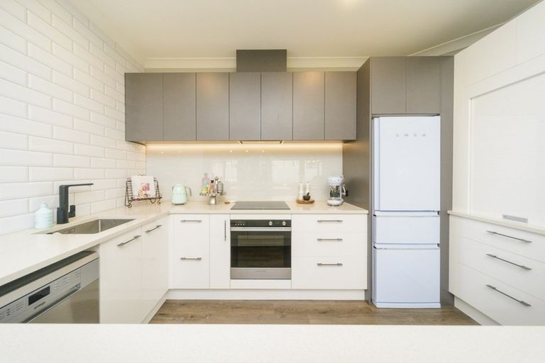 Photo of property in 28a Karina Terrace, Roslyn, Palmerston North, 4414